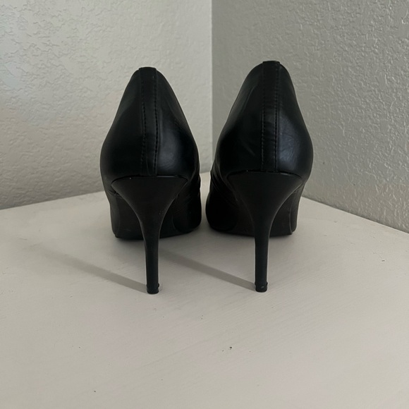 Black pointed heel - Picture 4 of 6